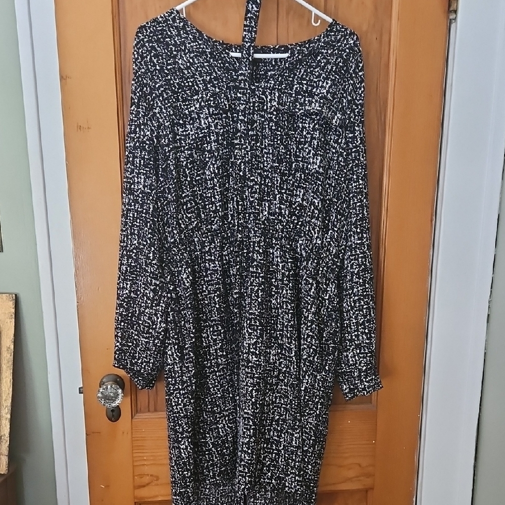 Elegant Black and White Long Sleeve Dress